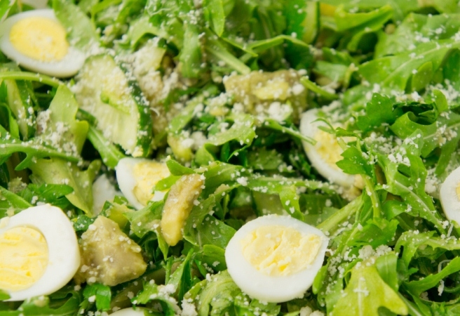 Низкокалорийный салат с перепелиными яйцами: способы приготовления
