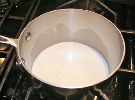 Домашние эклеры: сахар и молоко