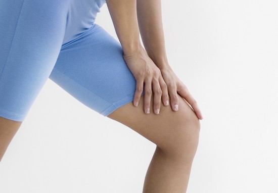 причины возникновения боли в колене