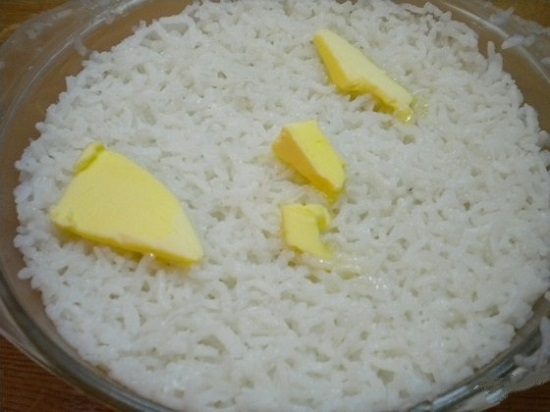 Готовый рис приправляем по вкусу