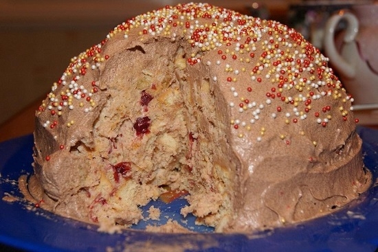 торт «Муравейник» из печенья со сгущенкой