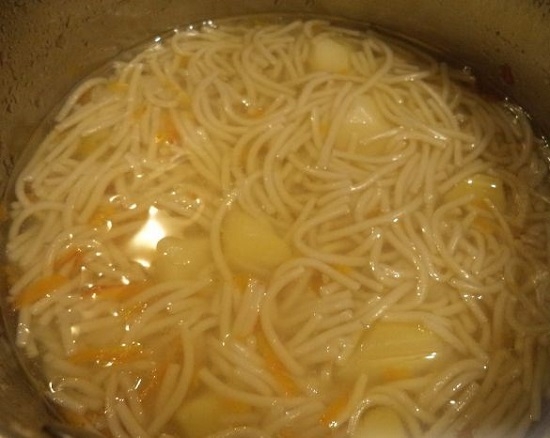 Как сварить вермишелевый суп с курицей быстро и вкусно: шаг 8