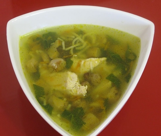 Рецепт вермишелевого супа с курицей, грибами и шпинатом: шаг 7 заключительный