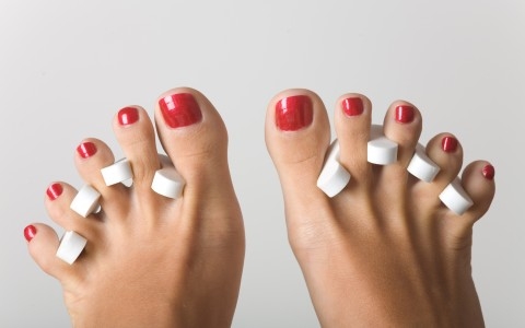 Что нужно для создания дизайна на ногтях ног?