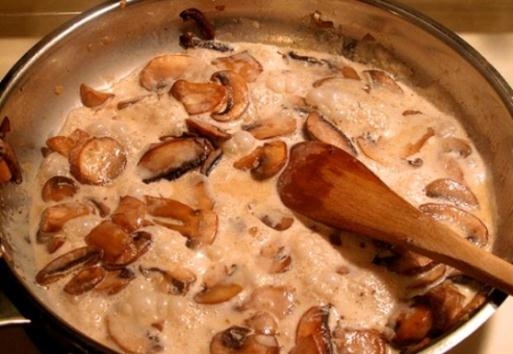 Как жарить белые грибы со сметаной