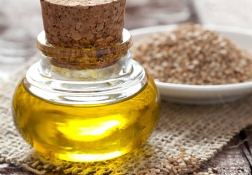 Кунжутное масло: полезные свойства и применение
