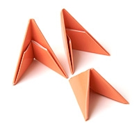Как сложить треугольный модуль из бумаги?