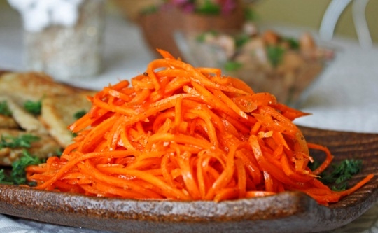 Как приготовить морковь по корейски с кинзой?