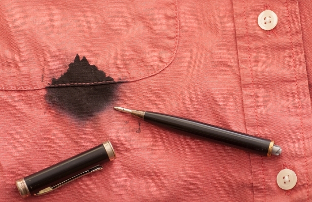Как отстирать ручку с одежды?