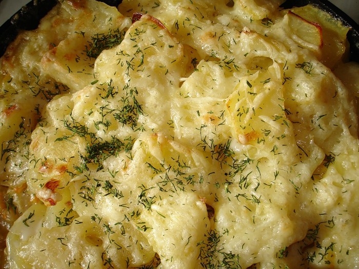 Мойва, запеченная в духовке с сыром и картофелем