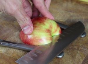 Как сделать лебедя из яблока? 