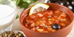 Рецепт солянки – с копченостями еще вкуснее!