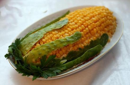 Салат украшенный  - кукуруза