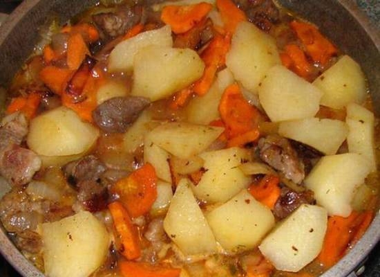 Рецепт приготовления тушеной картошки с тушенкой в кастрюле