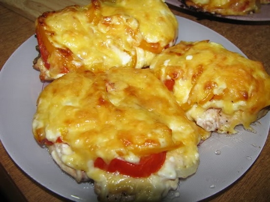 Рецепт курицы под свежим ананасом и сыром в духовке