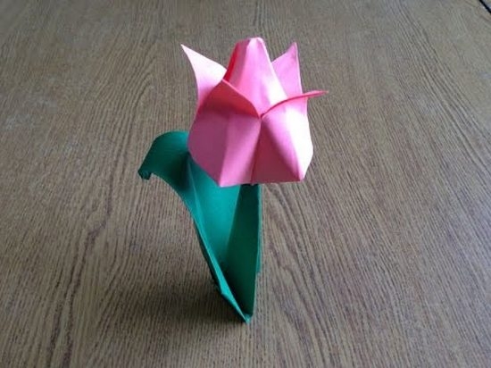 Как сделать тюльпан из бумаги оригами?