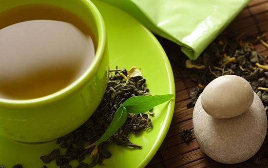 Каждая хозяйка прекрасно знает, что для заваривания чайных листьев обязательно следует использовать кипяток