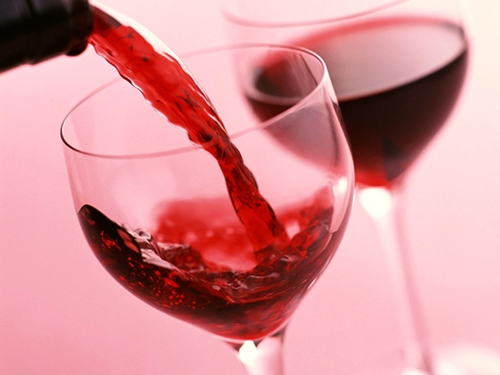 Осталось выяснить еще один актуальный вопрос: красное сухое вино повышает или понижает давление