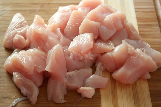 Плов с курицей в мультиварке: подготовка мяса