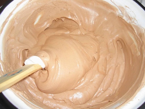 Шоколадная глазурь для торта: добавление сливок
