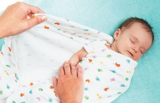 Как правильно пеленать новорожденного ребенка?
