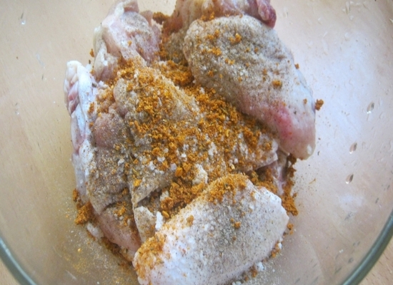 Как приготовить куриные крылышки с картошкой в духовке?