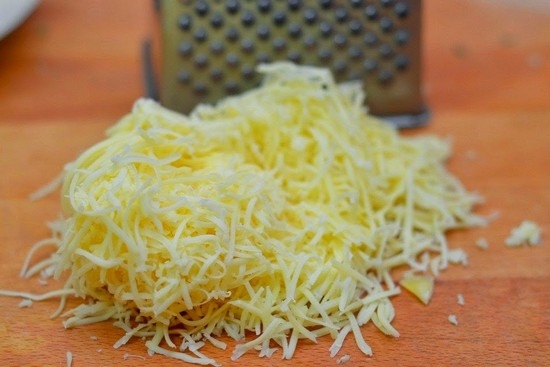 Лаваш с крабовыми палочками и сыром: тертый сыр