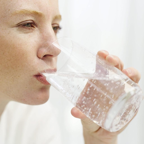 Привкус кислоты во рту могут вызывать проблемы, не имеющие отношения к работе желудочно-кишечного тракта