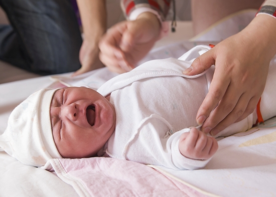Ваши подозрения о том, что у новорожденного кишечные колики, обязательно нужно подтвердить, посетив педиатра