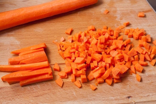 Как потушить картошку с курицей: морковь