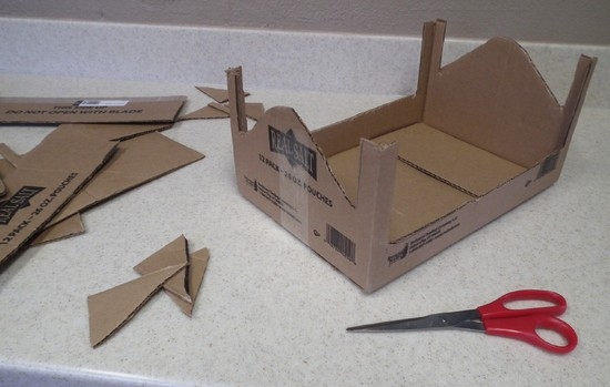 Как сделать из коробки, из картона, бумаги кровать для куклы своими руками?