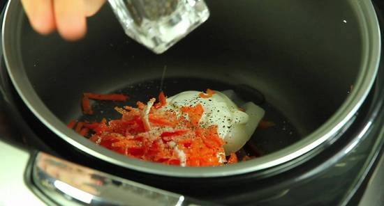 Кальмары в сметанном соусе, приготовленные в мультиварке