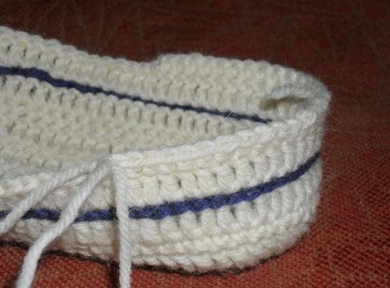 Пинетки-кеды для мальчика крючком: вязание