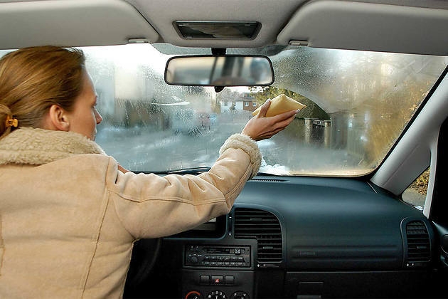 Почему потеют окна в машине?
