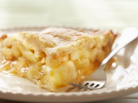 Быстрый пирог на кефире с яблоками