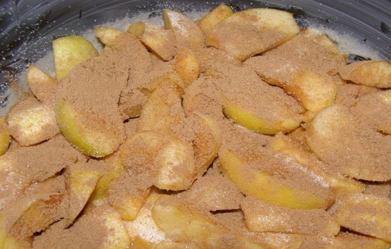 Пирог с яблоками на кефире в мультиварке: приготовление начинки