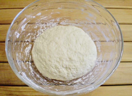 Пирожки с луком и яйцом на сковороде: приготовление теста