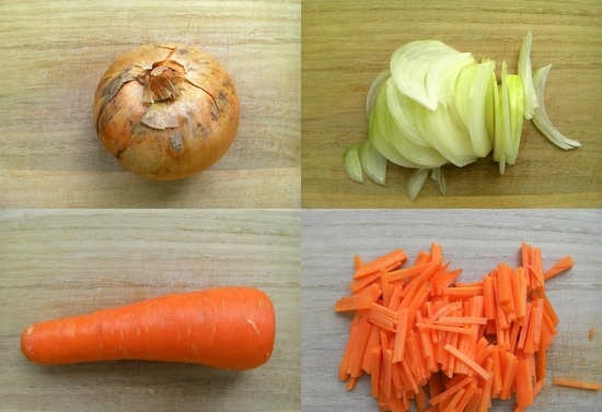 Оставшуюся морковку и луковицу почистить, помыть и измельчить