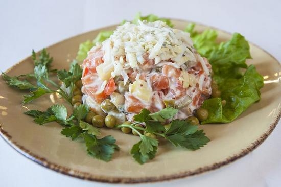 Салат «Зимний»: рецепт классический с колбасой