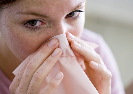 Сухость и кровяные корки в носу: причины и лечение