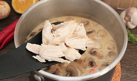 Суп Том Ям: приготовление курятины
