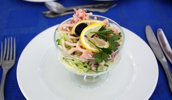 Салат из кальмаров с огурцом и яйцом самый вкусный