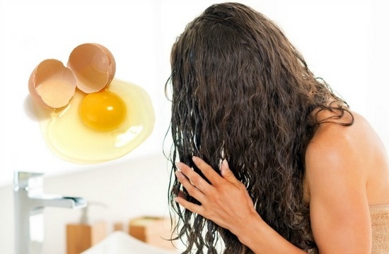 Маска для волос, в состав которой входит репейное масло и яйцо