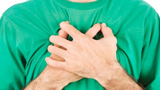 Каковы причины боли в груди