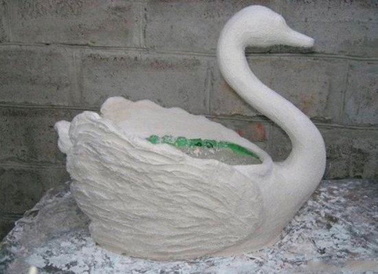 Лебедь для сада из гипса