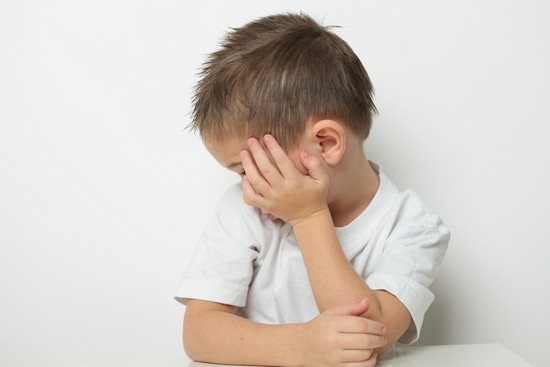 Аутизм у детей: признаки и первые симптомы
