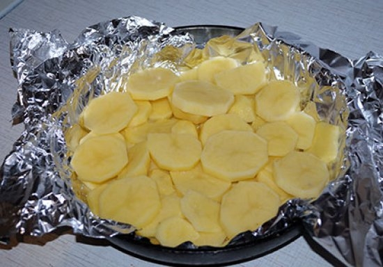 Запеченное с картофелем рыбное филе