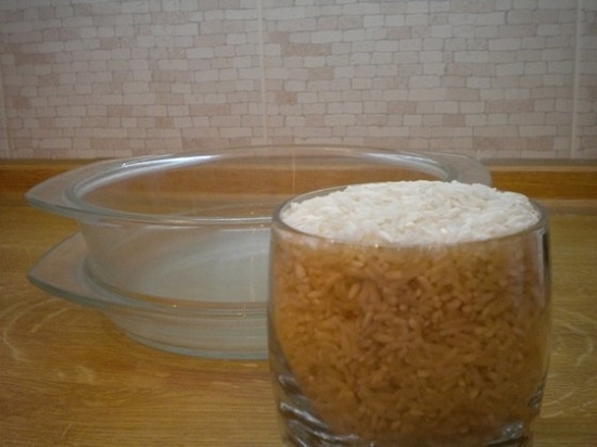 тщательно промываем рисовую крупу