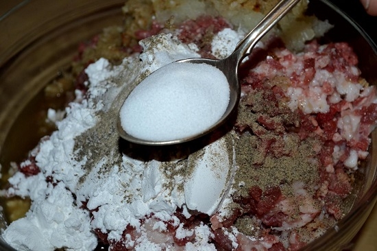 добавляем поваренную мелкозернистую соль