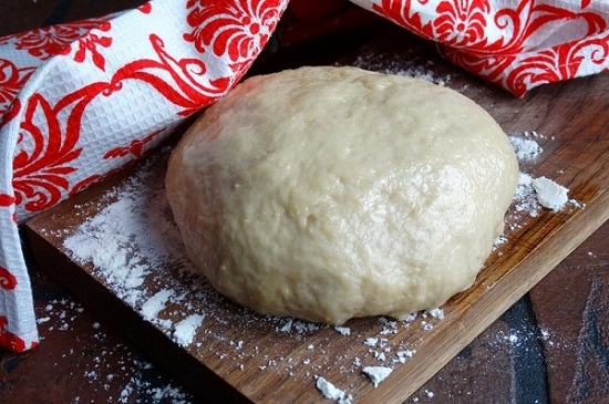 для приготовления жареных пирожков идеально подходит тесто без дрожжей
